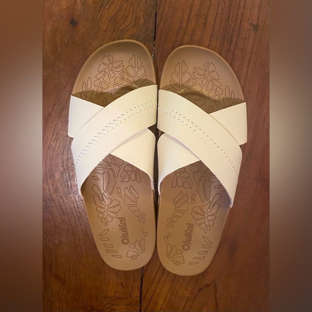 OluKai Kīpe‘a ‘Olu Women’s Leather Slide Sandals Puka Tan Size 8 - Picture 2 of 8